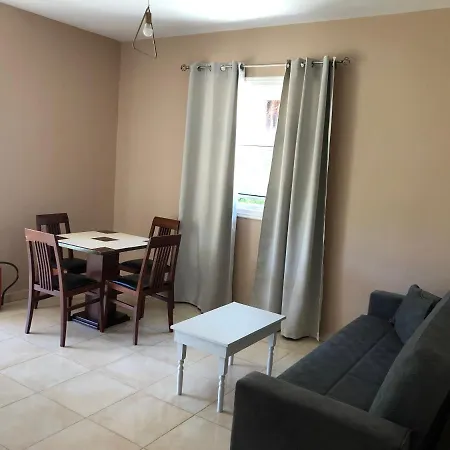 Petros & Apartament *