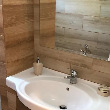 Apartament Petros & *