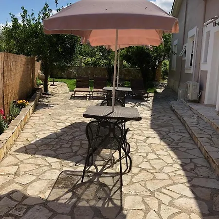 Petros & Apartament *