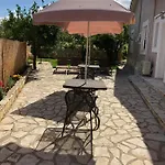 Petros & 아파트 *