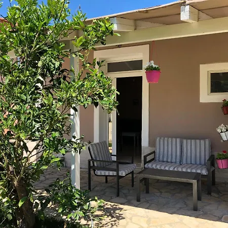 Апартаменты Petros &